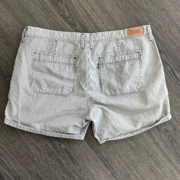 Sz32 Levi’s Seersucker Rolled Cuff Denim Shorts in GUC - Picture 4 of 7